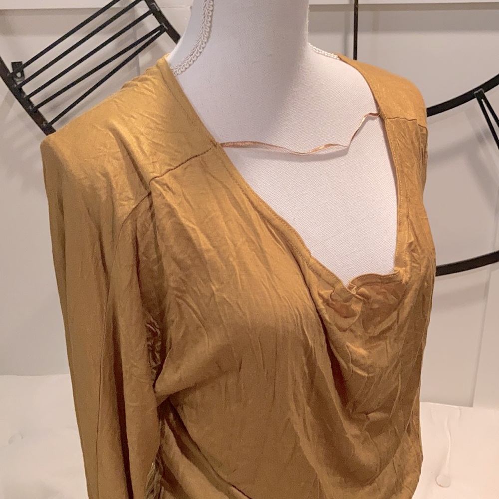 Gold Tunic - Picture 4 of 6